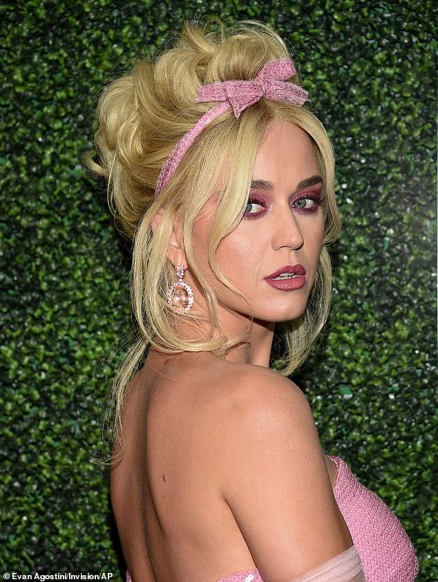 Katy Perry – Blonde Barbie Hair
