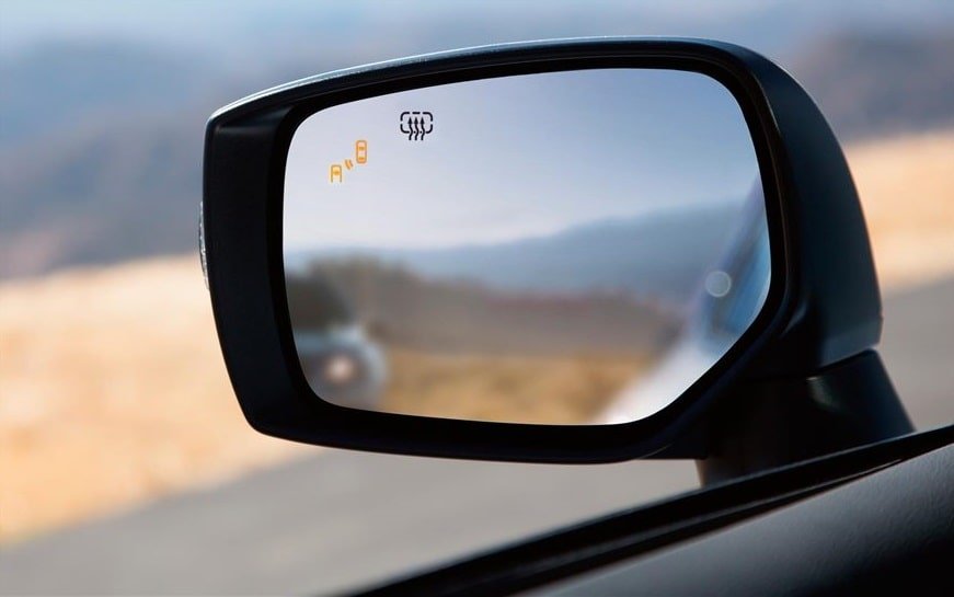 Top 6 Reasons To Rent Cars with a Blind-Spot Monitoring System